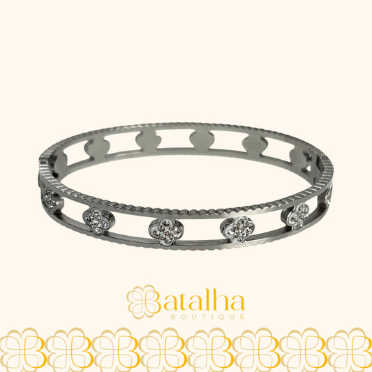Dazzling Clover Bracelet